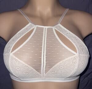 SMALL WHITE CUT-OUT LACE VICTORIA'S SECRET BRALETTE